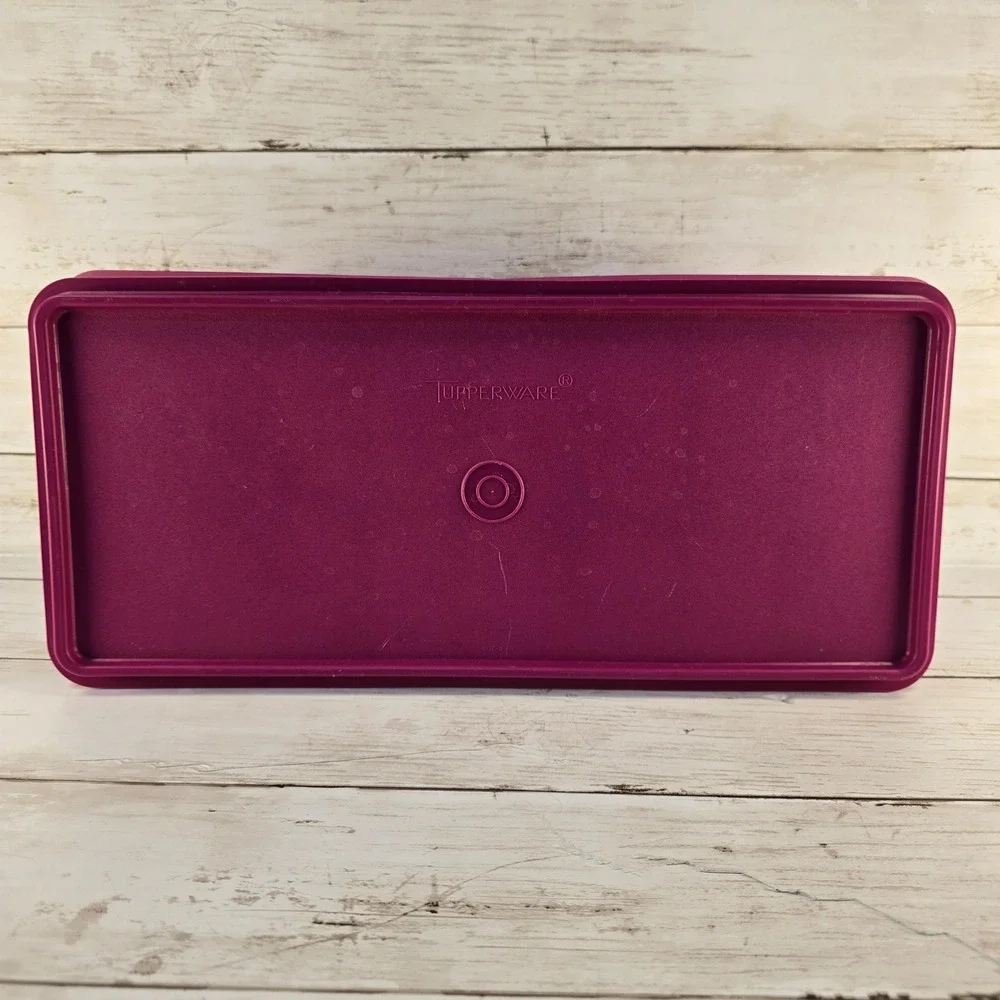 VTG Tupperware Jumbo Bread Keeper‎ USA Food Storage Container Rectangle Purple